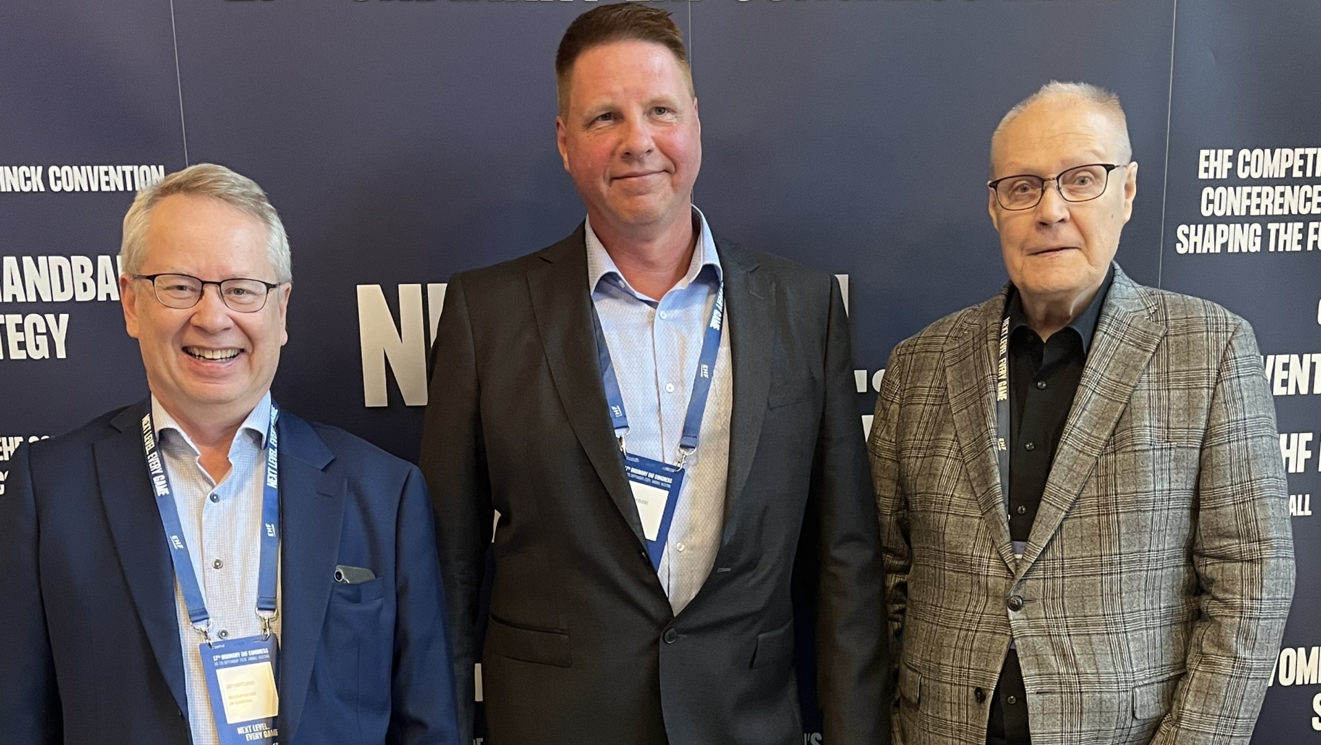 Vasemmalla Jari Henttonen, keskellä Mika Helaskoski  ja oikealla Tapio Arponen.